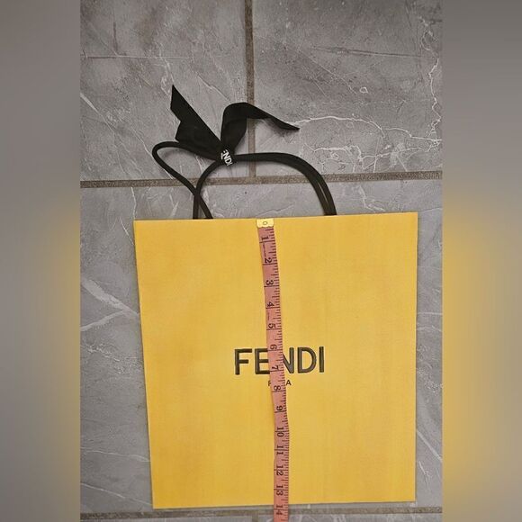 Fendi gift box.medium size.With tissue paper and a paper bag logo tag. - Picture 6 of 7